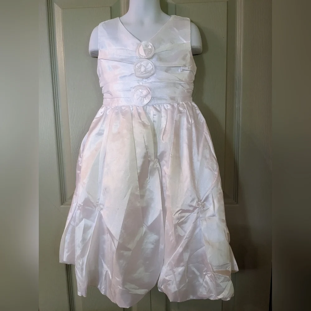 New and tagged Classic Fashion Party Dress, T30